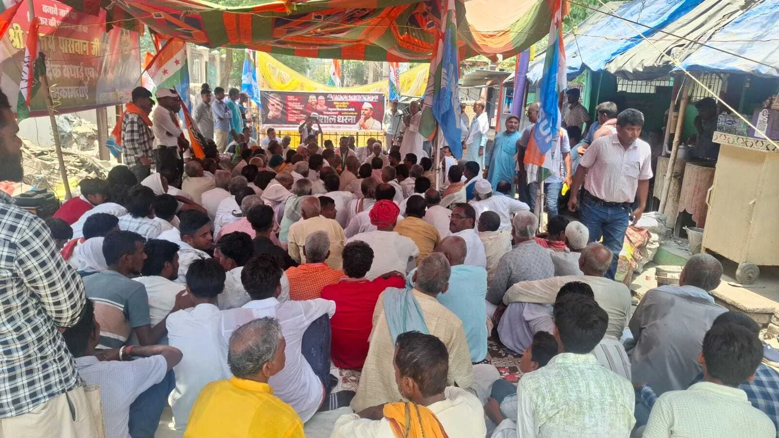 बेगूसराय में कांग्रेस का हल्लाबोल: जिला अध्यक्ष शिव प्रकाश गरीब दास के नेतृत्व में समाहरणालय पर विशाल धरना-प्रदर्शन 2