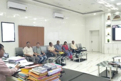 बेगूसराय में संभावित बाढ़ से निपटने की तैयारियां तेज: DM श्रीकांत शास्त्री ने की आपदा विभाग की समीक्षा बैठक 26