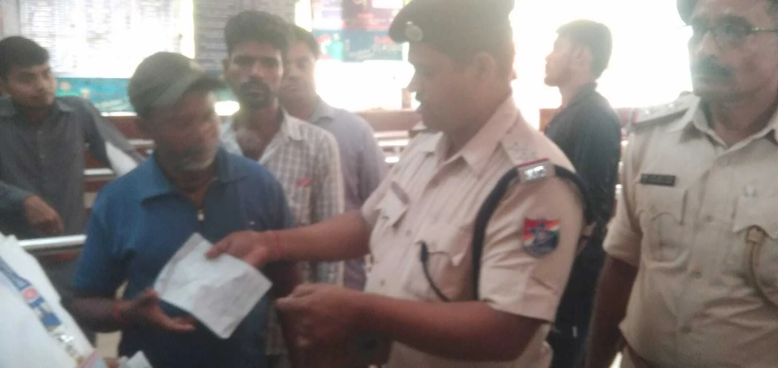 समस्तीपुर रेल मंडल की बड़ी कार्रवाई: रोसड़ाघाट स्टेशन के तत्काल काउंटर पर छापेमारी, टिकट दलालों में हड़कंप 7