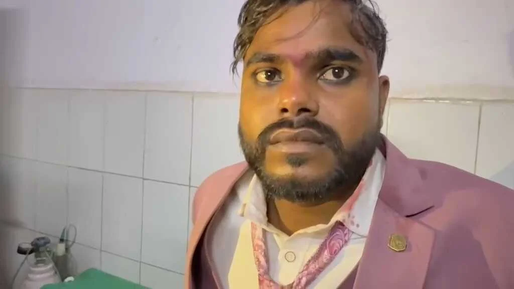जयमाला के दौरान पहुंची दूल्हे की प्रेमिकाः कहा- छह सालों से मेरे साथ था, अब दूसरी शादी कर रहा; दुल्हन पक्ष ने लड़के को पीटा 3