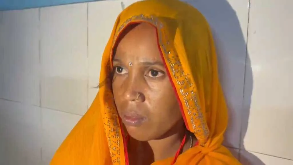 जयमाला के दौरान पहुंची दूल्हे की प्रेमिकाः कहा- छह सालों से मेरे साथ था, अब दूसरी शादी कर रहा; दुल्हन पक्ष ने लड़के को पीटा 4