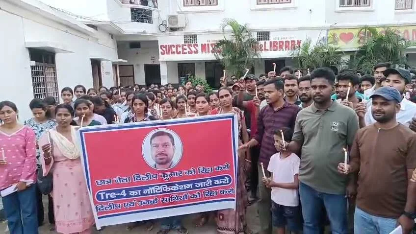 समस्तीपुर: छात्र नेता दिलीप कुमार की रिहाई और TRE-4 नोटिफिकेशन की मांग को लेकर सड़क पर उतरे अभ्यर्थी 5