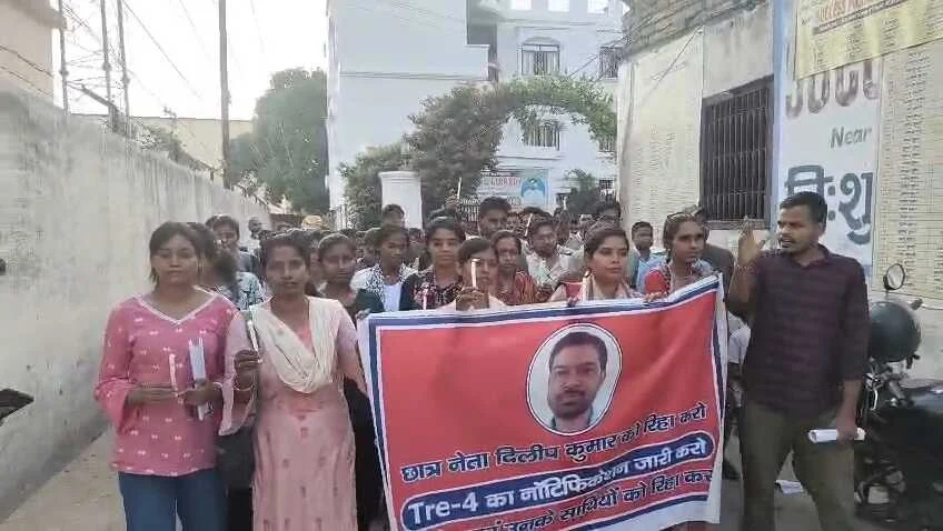 समस्तीपुर: छात्र नेता दिलीप कुमार की रिहाई और TRE-4 नोटिफिकेशन की मांग को लेकर सड़क पर उतरे अभ्यर्थी 2