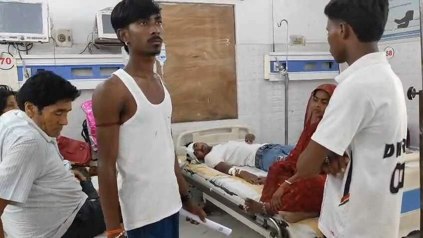 समस्तीपुर: शादी में नहीं बुलाया तो भड़के दबंग, लाठी-डंडों और रॉड से हमला कर एक ही परिवार के 6 लोगों के फोड़े सिर 7