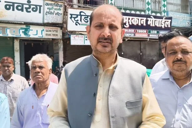 समस्तीपुर: भोला टॉकीज ROB निर्माण की कछुआ चाल पर भड़के अख्तरुल इस्लाम शाहीन, कहा- "काम में लाएं तेजी" 3
