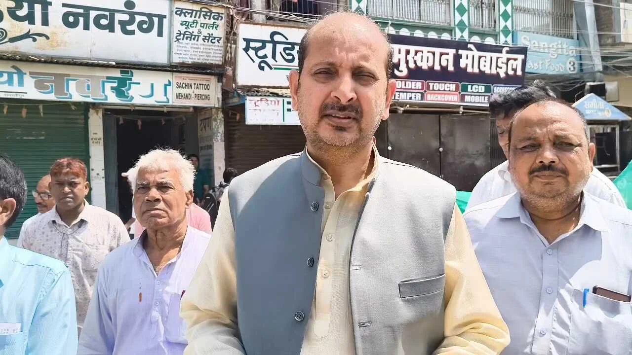 समस्तीपुर: भोला टॉकीज ROB निर्माण की कछुआ चाल पर भड़के अख्तरुल इस्लाम शाहीन, कहा- "काम में लाएं तेजी" 5