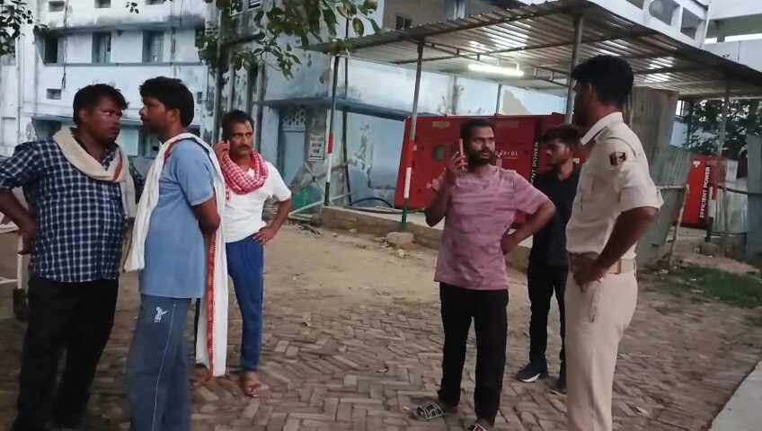 नालंदा: घर के बगल में शौच करने के विवाद को लेकर दो पक्ष आपस में भिड़े, पिता और पुत्र की हुई बेरहमी से पिटाई, पिता की हुई मौत, पुत्र का इलाज जारी 6