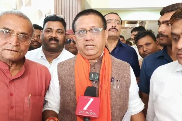 बिहार सरकार के पथ निर्माण मंत्री ई शैलेन्द्र कुमार पहुंचे बिहार शरीफ सर्किट हाउस, कार्यकर्ताओं ने किया स्वागत, अधिकारियों के साथ की बैठक 1