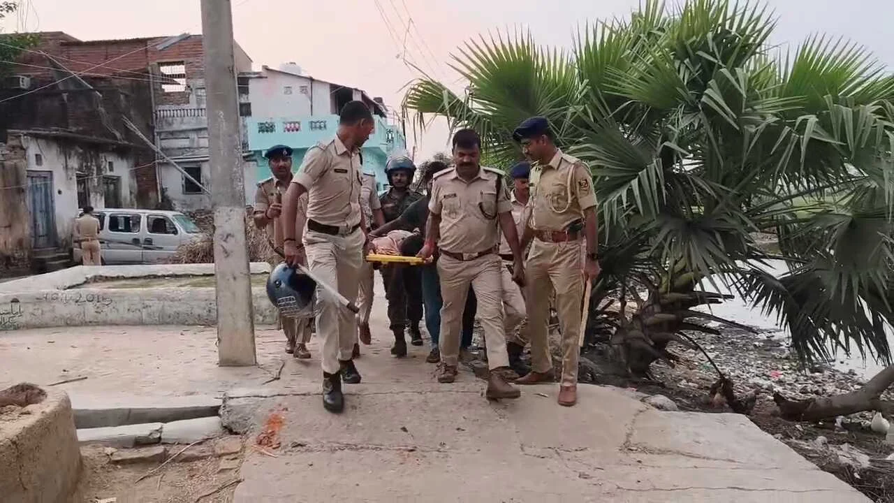 नींबू तोड़ना बच्चे को पड़ा महंगा, बदमाशों ने बच्चे की पीट पीट किया हत्या, गांव में पूरा तनाव का माहौल,जमकर हुई रोड़ेबाजी 4