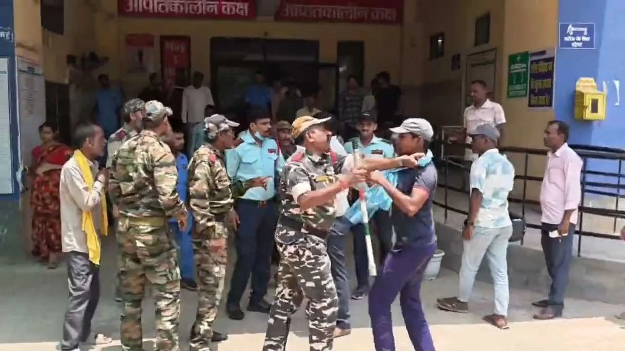 बिहार शरीफ मॉडल अस्पताल में मरीज की मौत के बाद परिजनों ने किया हंगामा,  सीढ़ी से गिरकर महिला हुई थी जख्मी, डॉक्टर कंपाउंडर हुए फरार 3