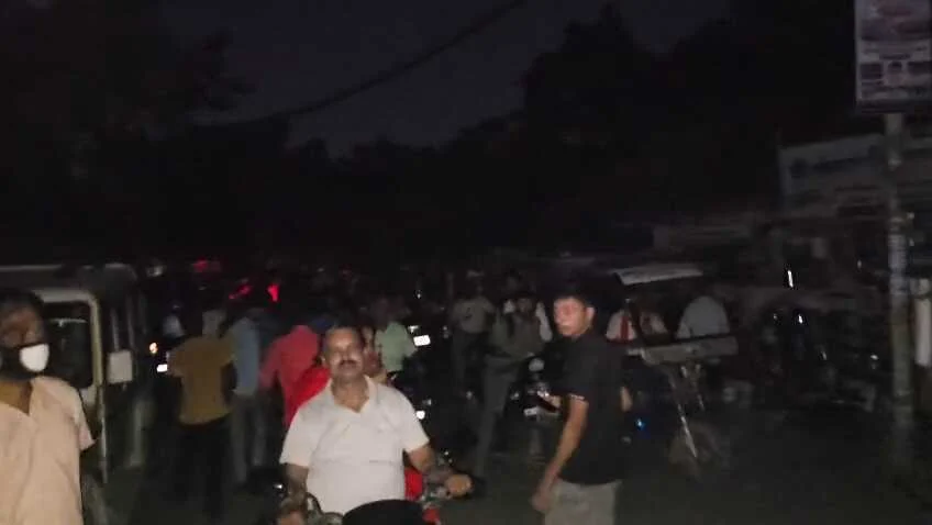 सायरन बजते ही 15 मिनट के लिए अंधेरे में डूबा बेगूसराय, ब्लैकआउट का दिखा व्यापक असर 3