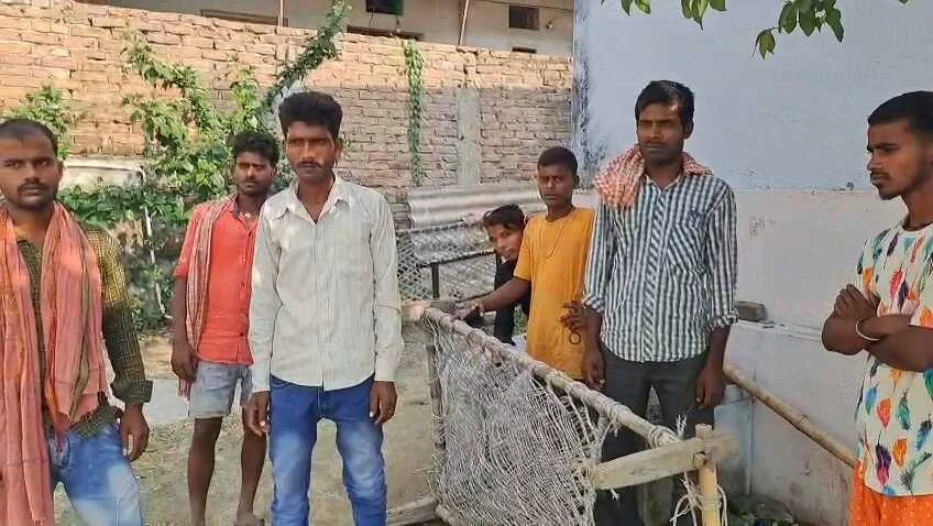 समस्तीपुर: मोबाइल चोरी के शक में  नाबालिग को पेड़ से बांधकर पीटा, सिगरेट से दागा... 6 दिन तड़पने के बाद मौत 3