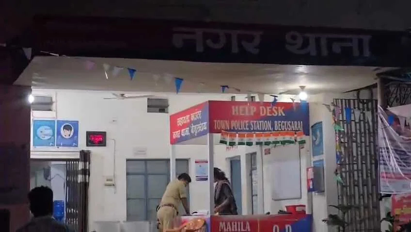 बेगूसराय पुलिस दागदार: नकली सिगरेट मामले में टाइगर मोबाइल के जवानों ने की 3 लाख की वसूली, एक गिरफ्तार 2
