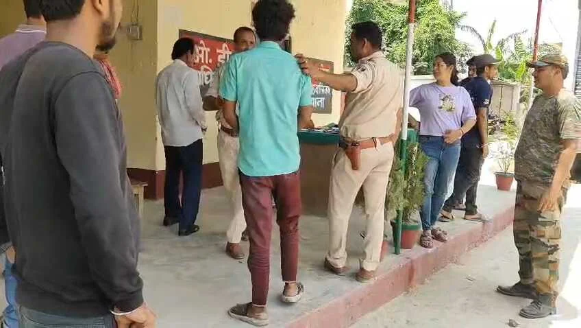 समस्तीपुर: बेखौफ झपट्टा मार गिरोह के निशाने पर अब खाकी, ड्यूटी पर लौट रही महिला सिपाही से छीना मोबाइल, दो आरोपी गिरफ्तार 2