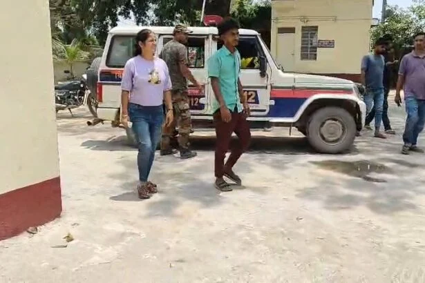 समस्तीपुर: बेखौफ झपट्टा मार गिरोह के निशाने पर अब खाकी, ड्यूटी पर लौट रही महिला सिपाही से छीना मोबाइल, दो आरोपी गिरफ्तार 1