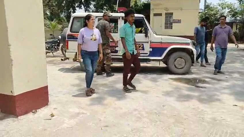 समस्तीपुर: बेखौफ झपट्टा मार गिरोह के निशाने पर अब खाकी, ड्यूटी पर लौट रही महिला सिपाही से छीना मोबाइल, दो आरोपी गिरफ्तार 5