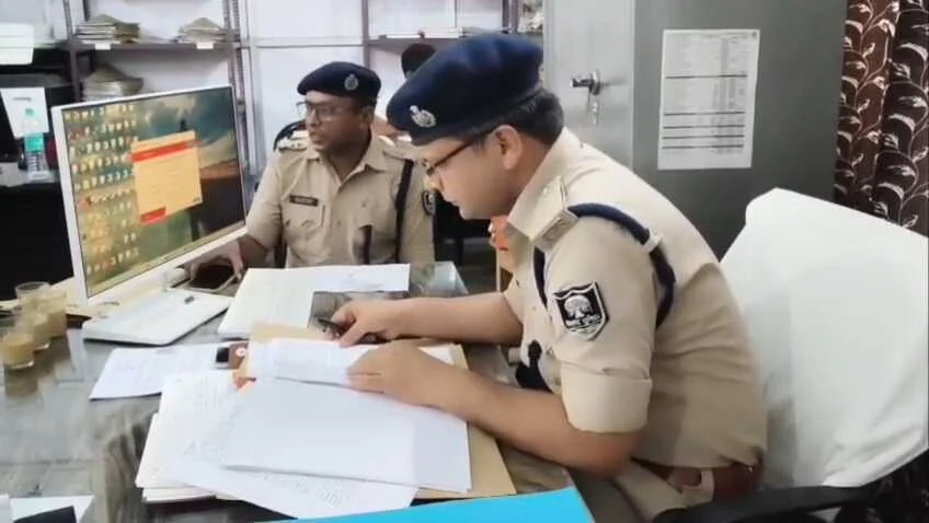 बेगूसराय में साइबर पुलिस का बड़ा धमाका: 3.75 लाख के लालच में दिया बैंक खाता, हो गया 15 करोड़ का फ्रॉड! 2