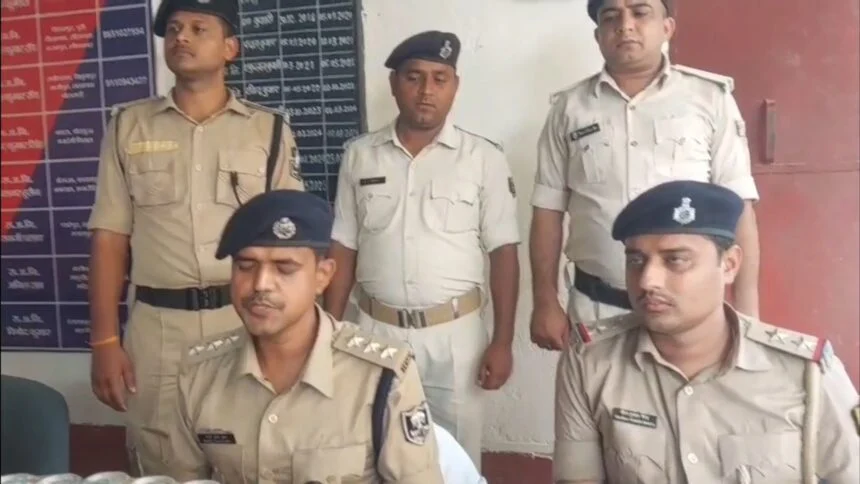 नालंदा: पावापुरी में शराब माफियाओं पर पुलिस का बड़ा एक्शन, गड्ढे और डीप फ्रीजर से लगभग 530 लीटर विदेशी शराब बरामद 1
