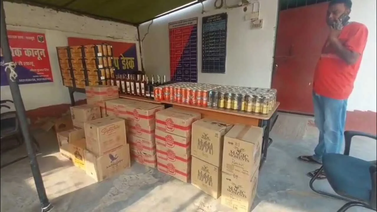 नालंदा: पावापुरी में शराब माफियाओं पर पुलिस का बड़ा एक्शन, गड्ढे और डीप फ्रीजर से लगभग 530 लीटर विदेशी शराब बरामद 2