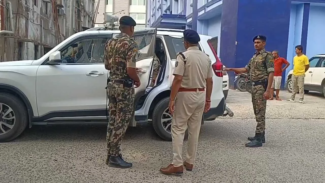 समस्तीपुर में पुलिस-अपराधी मुठभेड़, कुख्यात अपराधी प्रिंस कुमार के पैर में लगी गोली, अस्पताल में भर्ती 3