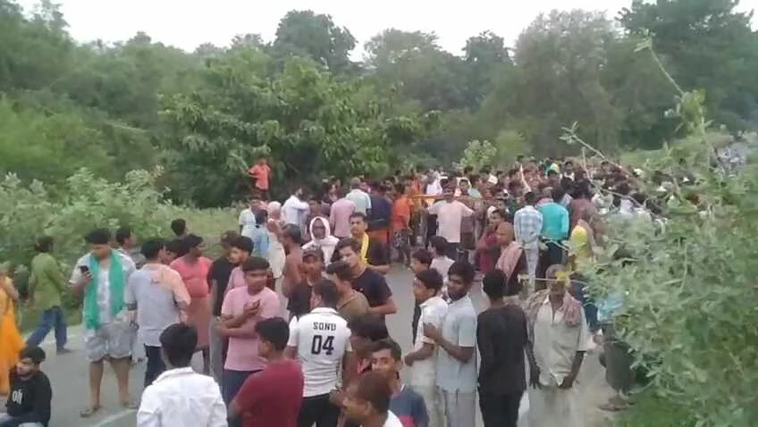 समस्तीपुर: मारपीट में घायल बुजुर्ग की इलाज के दौरान मौत, शव सड़क पर रख परिजनों ने किया रोसड़ा-हथौड़ी मार्ग जाम 3
