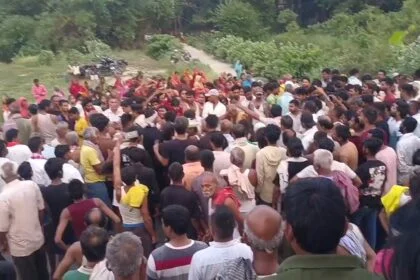 समस्तीपुर: मारपीट में घायल बुजुर्ग की इलाज के दौरान मौत, शव सड़क पर रख परिजनों ने किया रोसड़ा-हथौड़ी मार्ग जाम 53