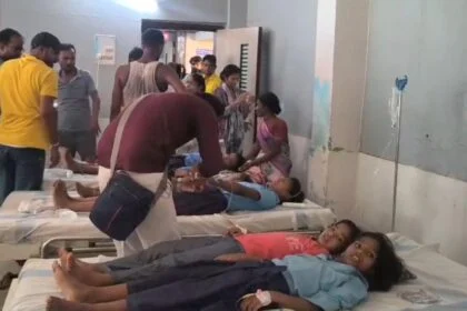 नालंदा: एमडीएम के भोजन करने से करीब 33 बच्चे हुए बीमार, बच्चे ने खाया था चावल और चने की सब्जी, बच्चों को प्राथमिक स्वास्थ्य केंद्र नगरनौसा में कराया जा रहा इलाज 77