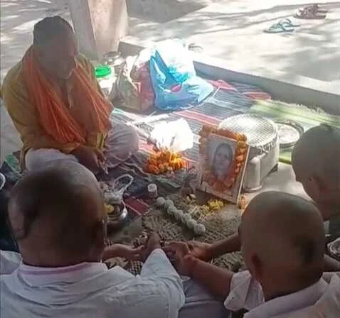 बेगूसराय में अंतर्जातीय प्रेम विवाह से नाराज पिता ने जीवित बेटी का किया श्राद्ध, ससुराल पहुंचकर मारपीट और लूटपाट, वीडियो वायरल 1