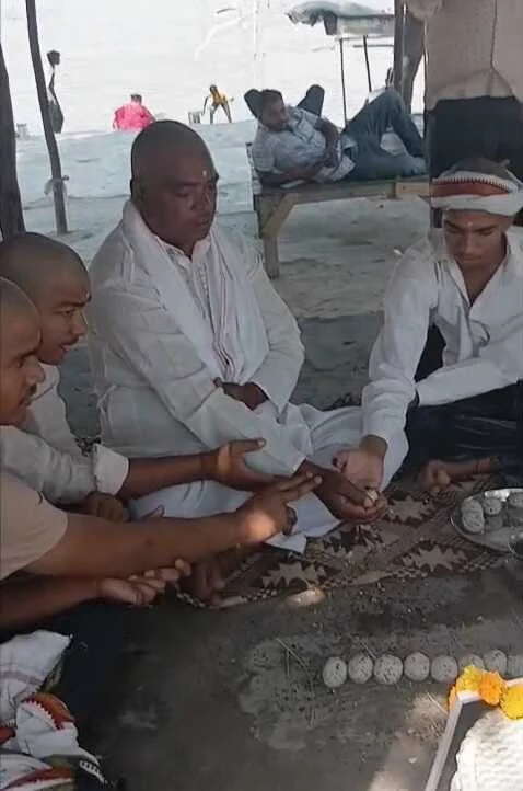 बेगूसराय में अंतर्जातीय प्रेम विवाह से नाराज पिता ने जीवित बेटी का किया श्राद्ध, ससुराल पहुंचकर मारपीट और लूटपाट, वीडियो वायरल 4