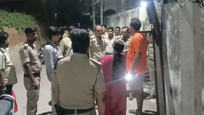बेगूसराय में बेखौफ बदमाश ने बाजार से लौट रही सरकारी कर्मी की पत्नी से 30 ग्राम सोने की चेन झपटी, इलाके में दहशत 3