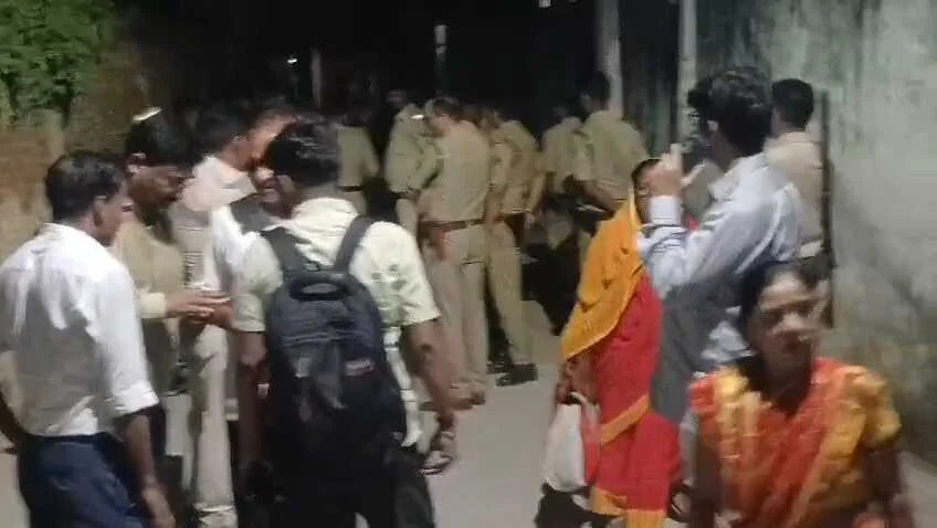 बेगूसराय में बेखौफ बदमाश ने बाजार से लौट रही सरकारी कर्मी की पत्नी से 30 ग्राम सोने की चेन झपटी, इलाके में दहशत 2