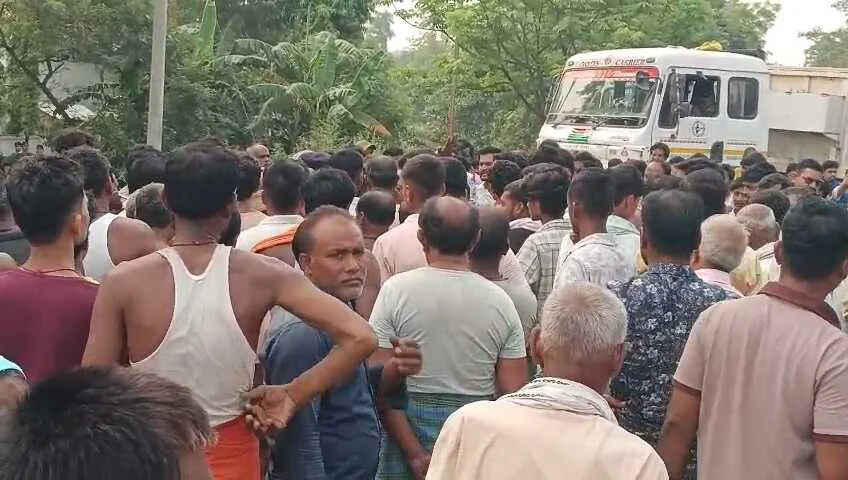 समस्तीपुर में तेज रफ्तार का कहर: भीषण सड़क हादसे में ग्रामीण मवेशी चिकित्सक की मौत, आक्रोशित लोगों ने NH-28 किया जाम 2