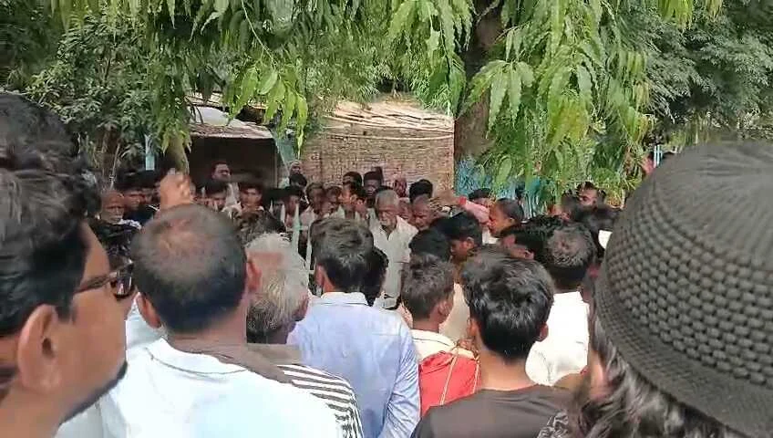 समस्तीपुर में तेज रफ्तार का कहर: भीषण सड़क हादसे में ग्रामीण मवेशी चिकित्सक की मौत, आक्रोशित लोगों ने NH-28 किया जाम 3