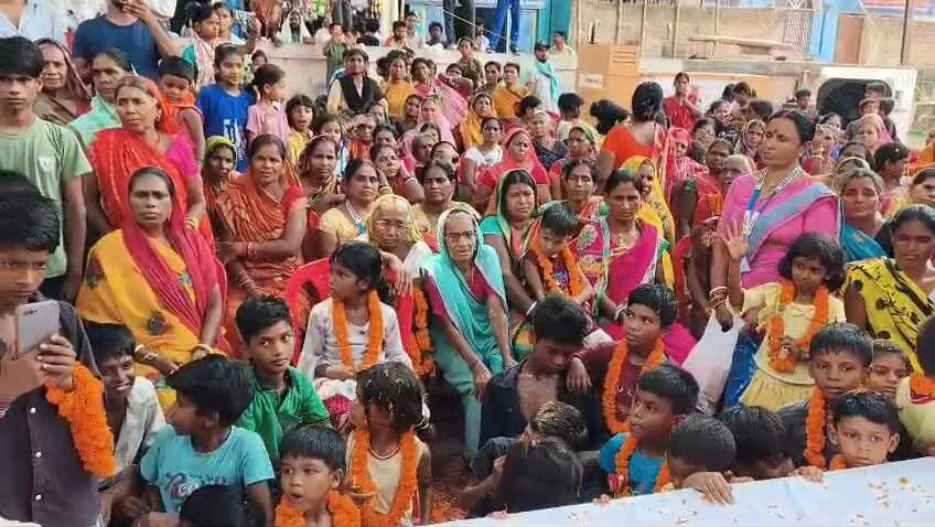 नालंदा: लगभग डेढ़ करोड़ की लागत से बने पीसीसी ढलाई सड़क समेत ने योजनाओं का मंत्री श्रवण कुमार ने किया उद्घाटन 3