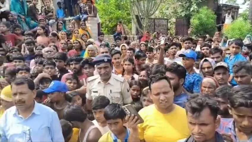 बेगूसराय में नशेड़ी पति की हैवानियत, नशा करने से रोका तो धारदार हथियार से रेत दिया पत्नी का गला! 5