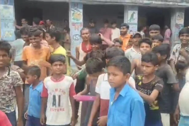 बेगूसराय में मंत्री के समधि की धौंस और स्कूल की लापरवाही, भीषण गर्मी में बच्चों को परोसा सड़ा अंडा, बीमार होने पर बवाल 3