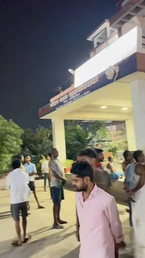 समस्तीपुर: मुसरीघरारी में ग्रामीणों का आरोप- 'शराब के नशे में गश्ती कर रही थी डायल 112 की टीम', विरोध करने पर दी धमकी" 2