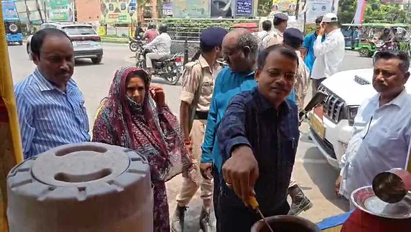 ​"भीषण गर्मी में समस्तीपुर नगर निगम की ठंडी पहल: 11 प्रमुख चौराहों पर राहगीरों को मुफ्त मिलेगा शीतल जल और ग्लूकोन-डी" 3