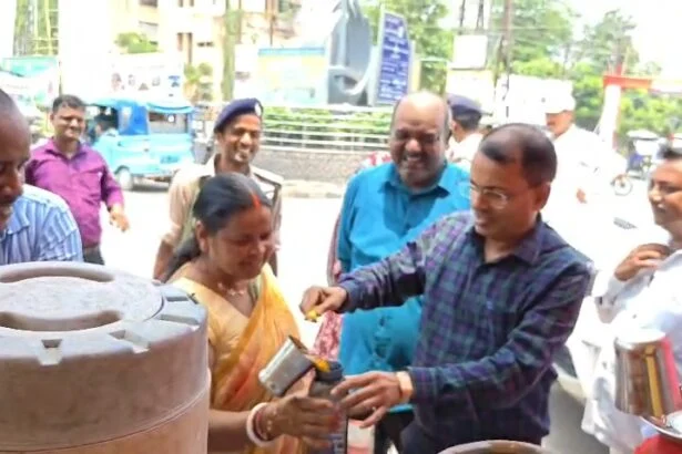 ​"भीषण गर्मी में समस्तीपुर नगर निगम की ठंडी पहल: 11 प्रमुख चौराहों पर राहगीरों को मुफ्त मिलेगा शीतल जल और ग्लूकोन-डी" 1