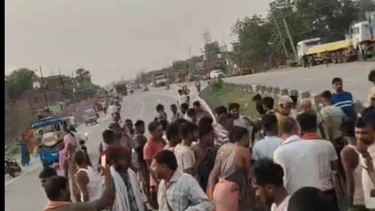 नालंदा: अनियंत्रित स्कॉर्पियो ने मोटरसाइकिल सवार युवक को मारी टक्कर, टक्कर के बाद बाइक में लगी आग, युवक की मौके पर मौत 2