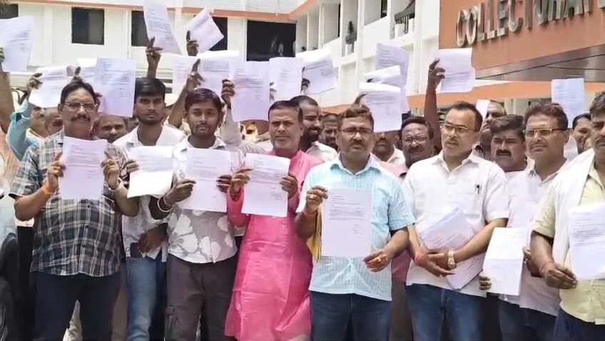 समस्तीपुर: चुनाव बीते 6 महीने हुए पर 92% वाहनों का भुगतान बाकी, भड़के वाहन मालिकों ने डीएम दरबार में लगाई गुहार 5