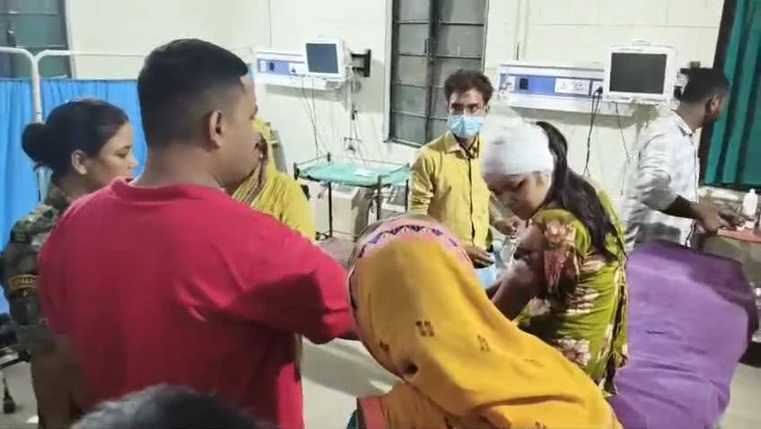  समस्तीपुर: कॉलेज से घर लौट रही छात्रा पर ऑटो में मनचले का चाकू से जानलेवा हमला, सदर अस्पताल में भर्ती 3