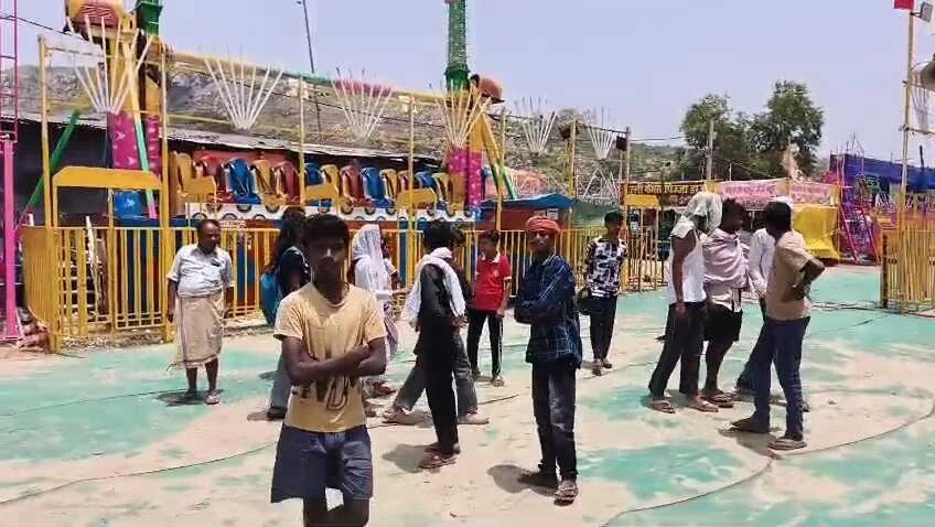 नालंदा: राजगीर मलमास मेला में झूला हादसे में युवक की मौत के बाद एक्शन, झूला मालिक गिरफ्तार, राजगीर मेला हादसे पर पुलिस सख्त, कई बड़े झूले कराए गए बंद' जांच के बाद ही चलेंगे झूले 3