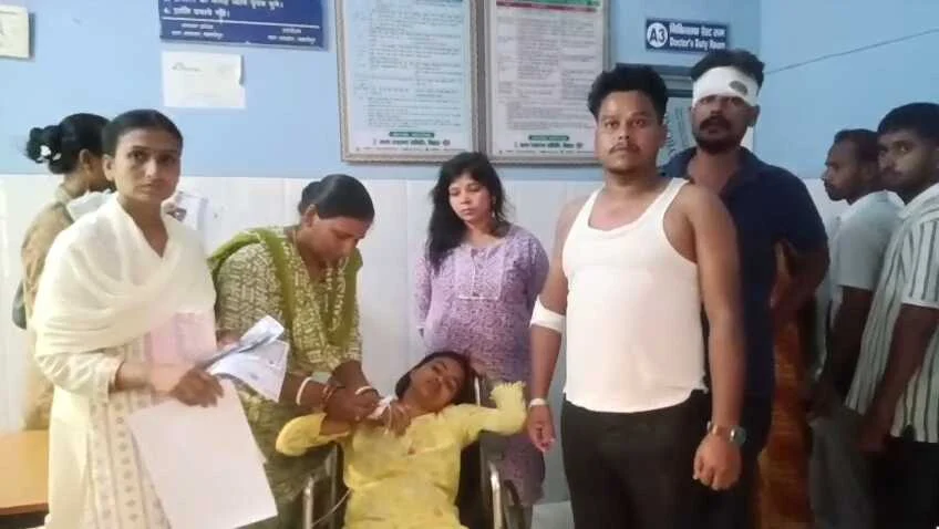 समस्तीपुर: पति-पत्नी का विवाद सुलझाने बैठी थी पंचायत, आपस में भिड़े दो पक्ष; 3 महिलाओं समेत कई घायल 1