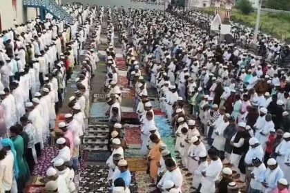 नालंदा में श्रद्धा और उल्लास के साथ मनाई गई बकरीद, मस्जिदों और ईदगाहों में उमड़ी नमाजियों की भीड़, नमाज के बाद गले मिलकर दी बकरीद की मुबारकबाद, अमन-चैन और खुशहाली की मांगी दुआ 75