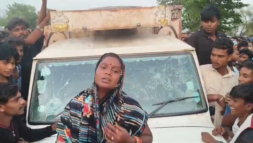 बेगूसराय में सड़क हादसा: दाह-संस्कार से लौट रहे परिवार पर टूटा दुखों का पहाड़, पिकअप की टक्कर से दो मासूम भाई-बहन की मौत, पिता गंभीर 4