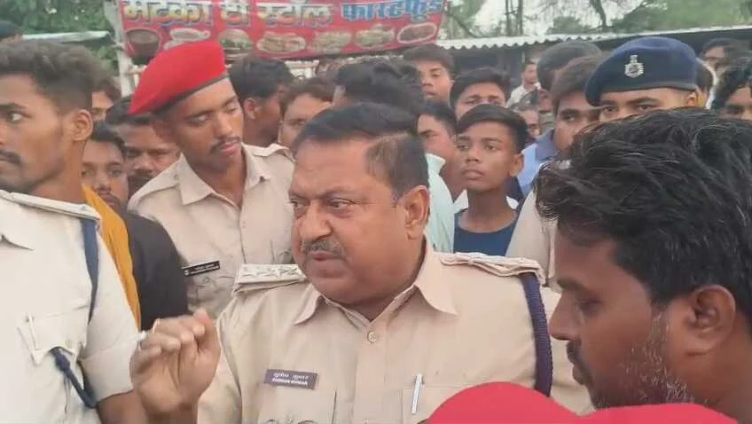 बेगूसराय में सड़क हादसा: दाह-संस्कार से लौट रहे परिवार पर टूटा दुखों का पहाड़, पिकअप की टक्कर से दो मासूम भाई-बहन की मौत, पिता गंभीर 2