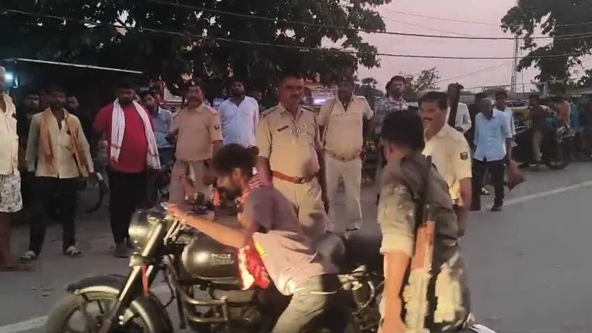 बेगूसराय में सड़क हादसा: दाह-संस्कार से लौट रहे परिवार पर टूटा दुखों का पहाड़, पिकअप की टक्कर से दो मासूम भाई-बहन की मौत, पिता गंभीर 3