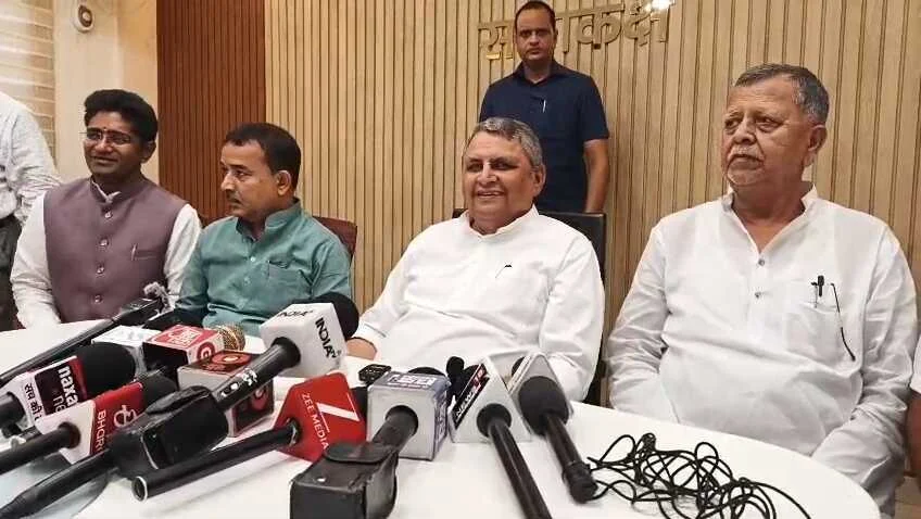 डिप्टी सीएम विजय कुमार चौधरी ने नालंदा में नागरिक परिषद की बैठक, कहा देश संकट के दौर से गुजर रहा, हर नागरिक निभाए अपना दायित्व, खाड़ी संकट का देश की अर्थव्यवस्था पर असर 11
