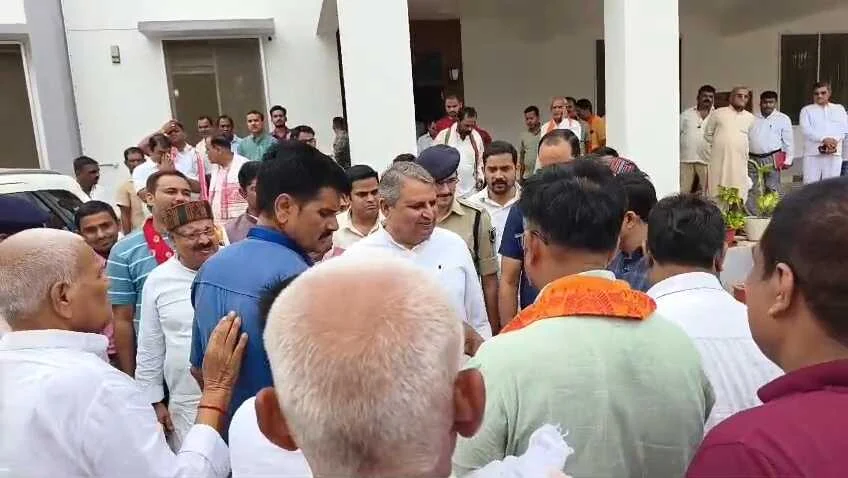 डिप्टी सीएम विजय कुमार चौधरी ने नालंदा में नागरिक परिषद की बैठक, कहा देश संकट के दौर से गुजर रहा, हर नागरिक निभाए अपना दायित्व, खाड़ी संकट का देश की अर्थव्यवस्था पर असर 3
